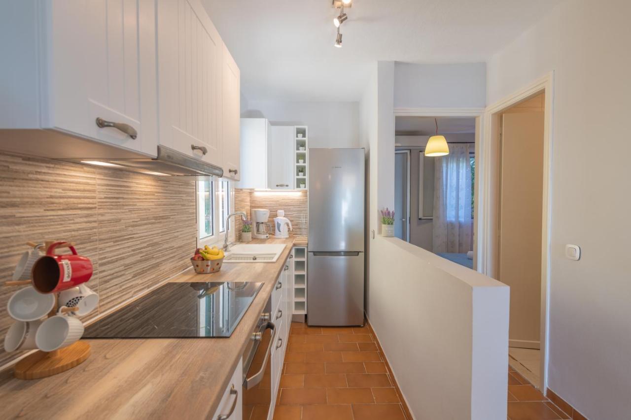 Karni Glyfada Kerkyra * Pelekas